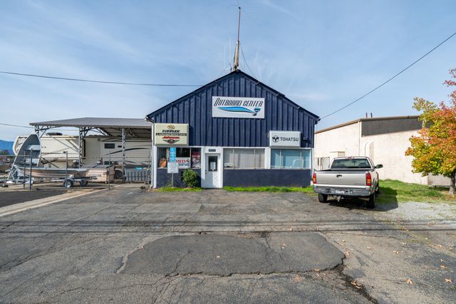 5280 Caterpillar Road, Redding, CA 96003