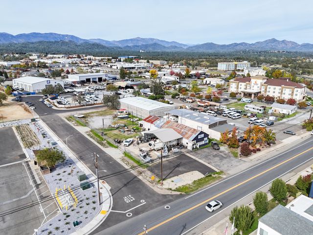 5280 Caterpillar Road, Redding, CA 96003