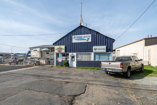 5280 Caterpillar Road, Redding, CA 96003