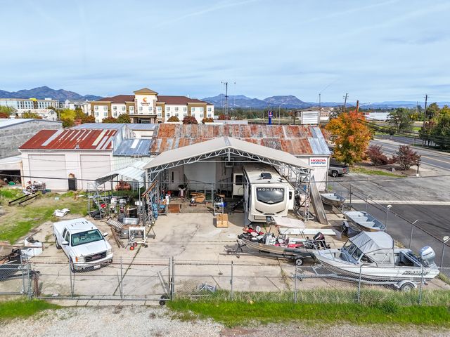 5280 Caterpillar Road, Redding, CA 96003