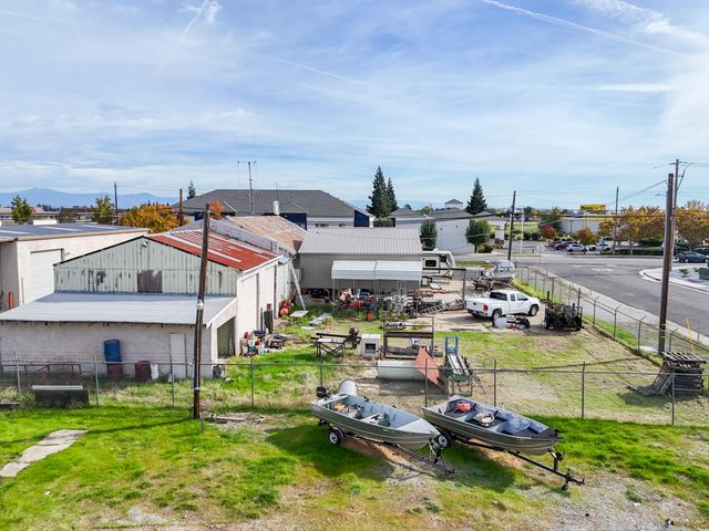 5280 Caterpillar Road, Redding, CA 96003