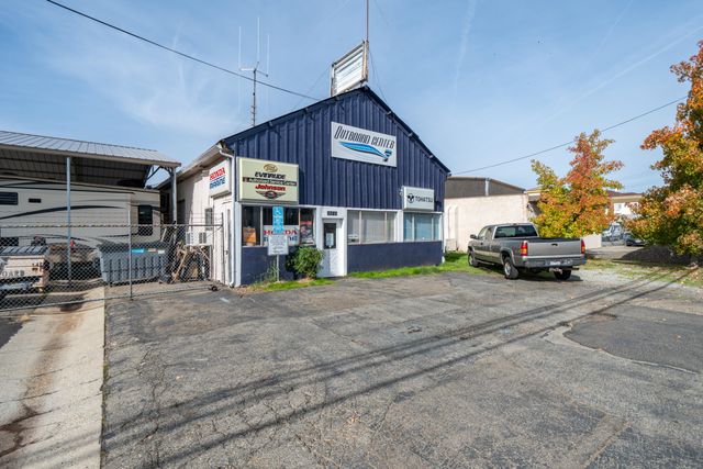 5280 Caterpillar Road, Redding, CA 96003