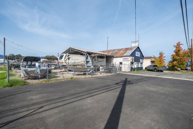 5280 Caterpillar Road, Redding, CA 96003