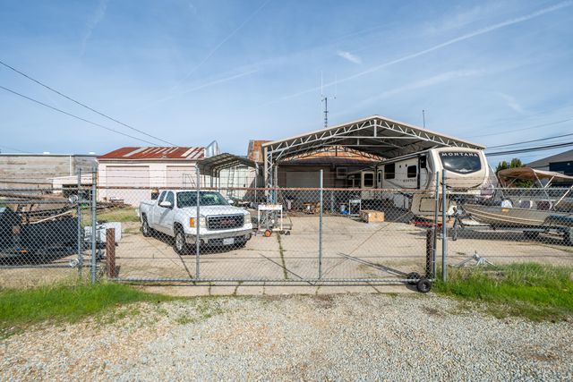 5280 Caterpillar Road, Redding, CA 96003