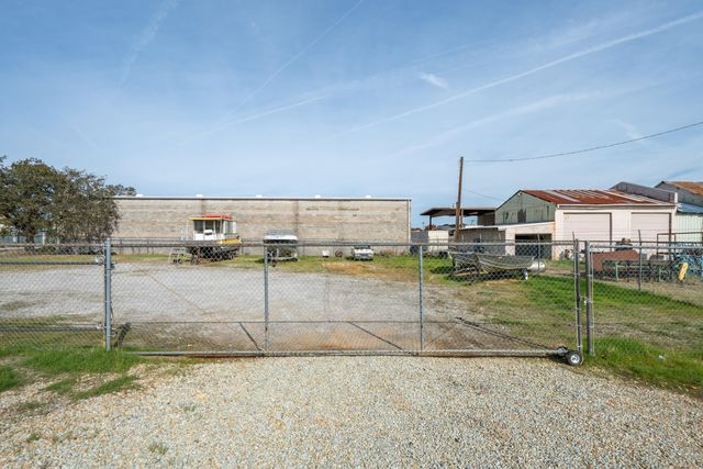 5280 Caterpillar Road, Redding, CA 96003