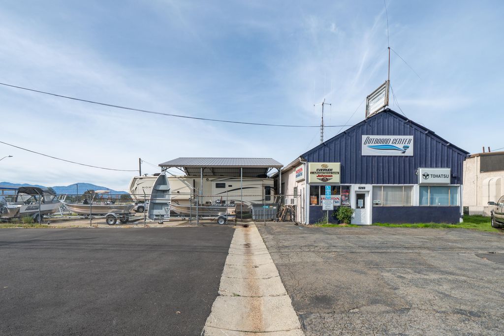 5280 Caterpillar Road, Redding, CA 96003