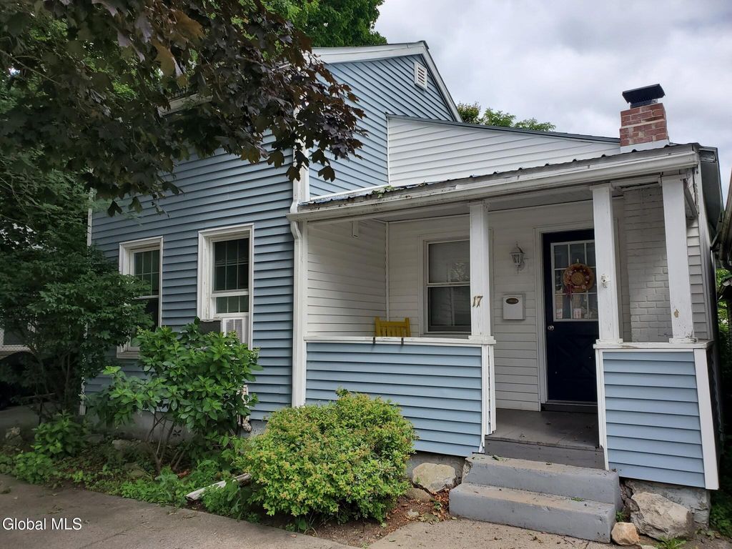 17 Oak Street, Saratoga Springs, NY 12866