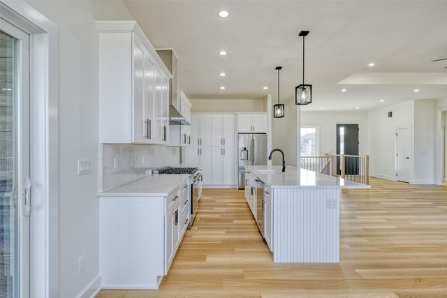 17981 Hammontree Circle, Clive, IA 50325