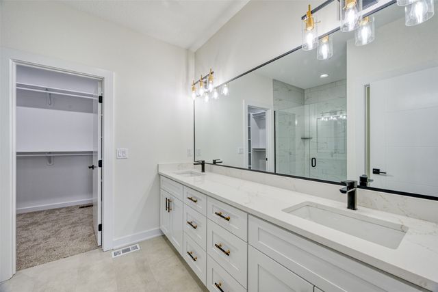 17981 Hammontree Circle, Clive, IA 50325