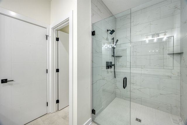 17981 Hammontree Circle, Clive, IA 50325