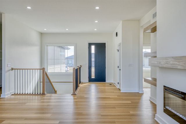 17981 Hammontree Circle, Clive, IA 50325