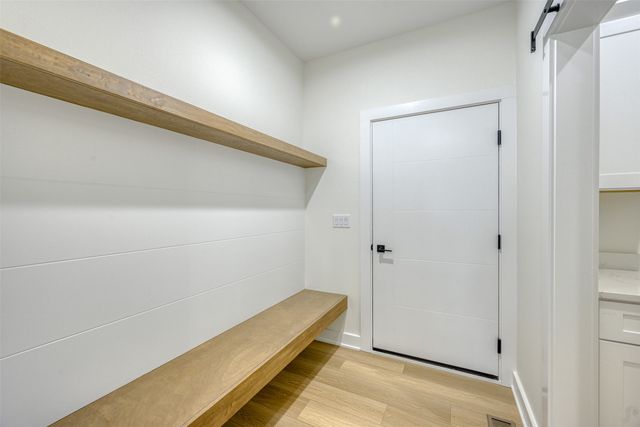 17981 Hammontree Circle, Clive, IA 50325