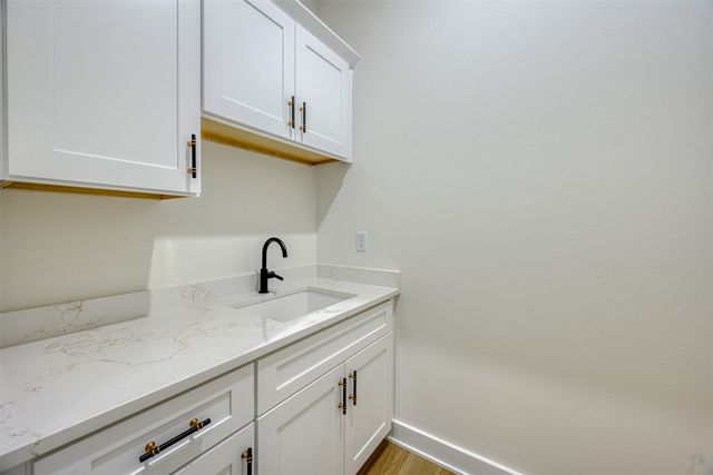 17981 Hammontree Circle, Clive, IA 50325