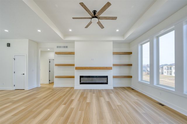 17981 Hammontree Circle, Clive, IA 50325