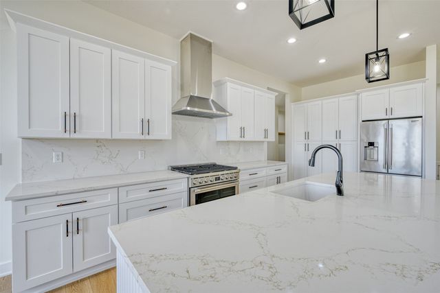 17981 Hammontree Circle, Clive, IA 50325