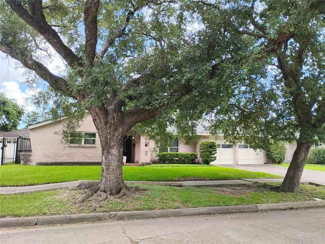 5431 Grape Street, Houston, TX 77096