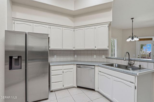 1413 IRON RIDGE Place, El Paso, TX 79912