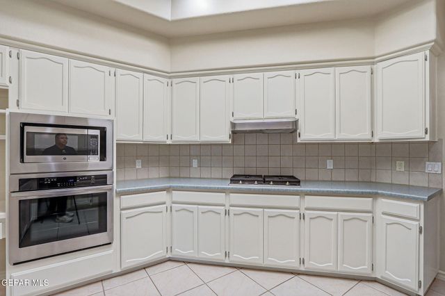 1413 IRON RIDGE Place, El Paso, TX 79912