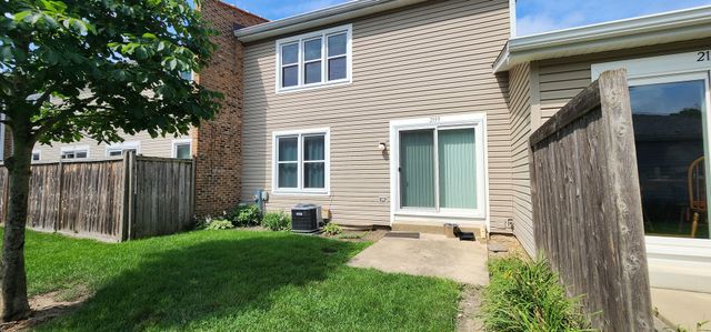 2155 N Abbeywood Court 10-2, Palatine, IL 60074