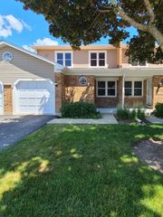 2155 N Abbeywood Court 10-2, Palatine, IL 60074