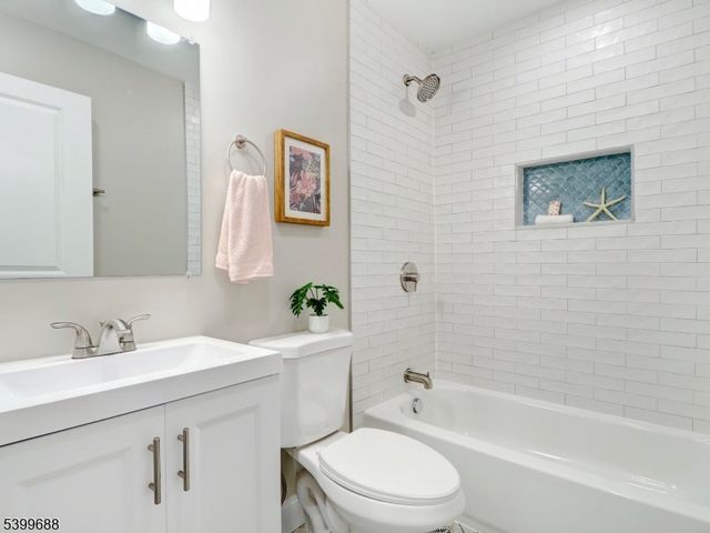 495 S Clinton St 2, East Orange City, NJ 07018