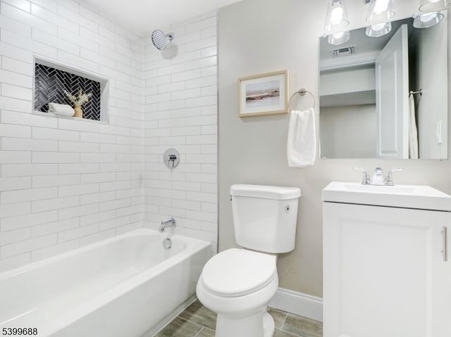 495 S Clinton St 2, East Orange City, NJ 07018