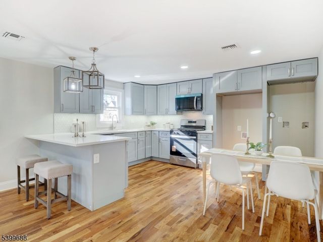 495 S Clinton St 2, East Orange City, NJ 07018