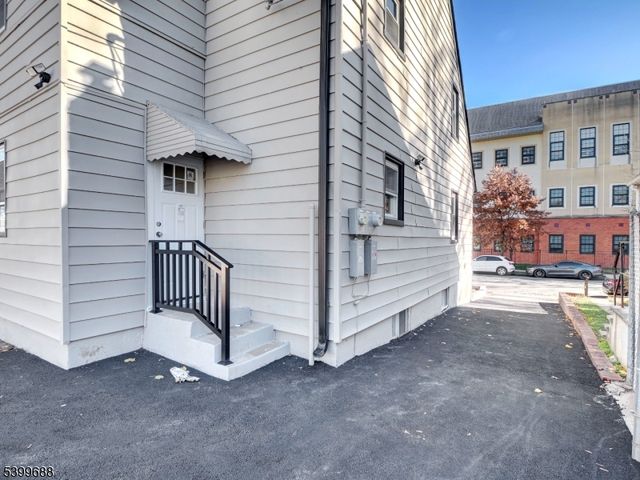 495 S Clinton St 2, East Orange City, NJ 07018