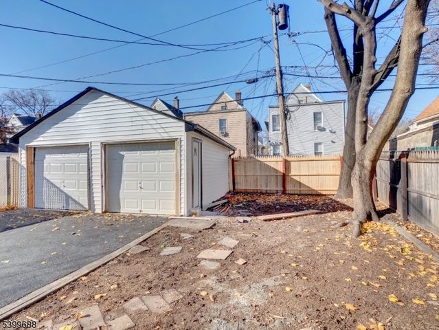 495 S Clinton St 2, East Orange City, NJ 07018