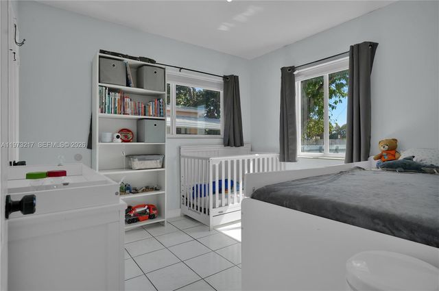 570 NE 169th St, North Miami Beach, FL 33162