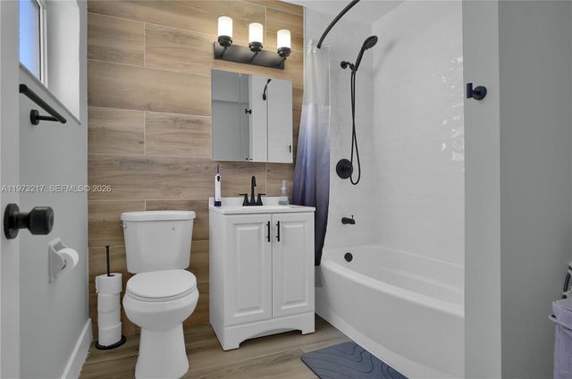 570 NE 169th St, North Miami Beach, FL 33162