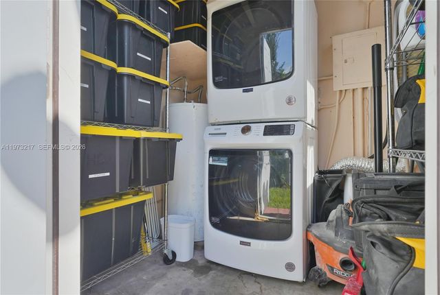 570 NE 169th St, North Miami Beach, FL 33162