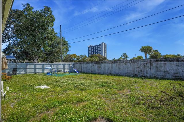 570 NE 169th St, North Miami Beach, FL 33162