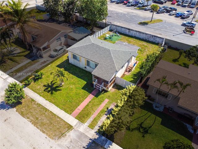570 NE 169th St, North Miami Beach, FL 33162