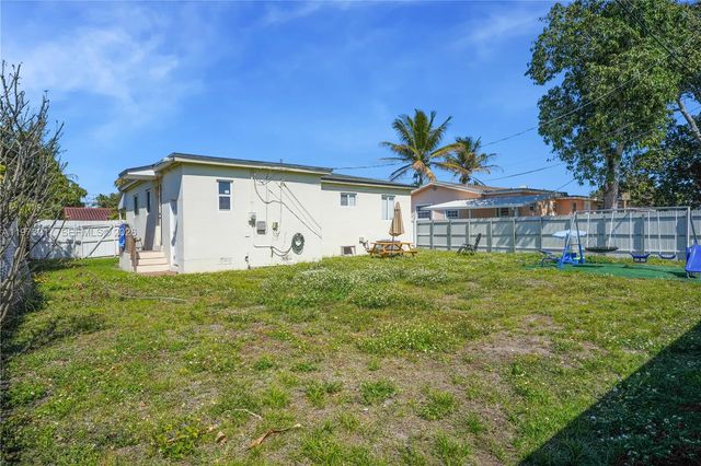 570 NE 169th St, North Miami Beach, FL 33162