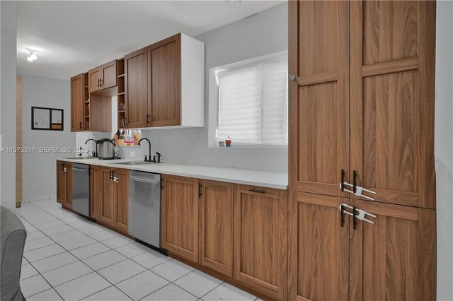 570 NE 169th St, North Miami Beach, FL 33162