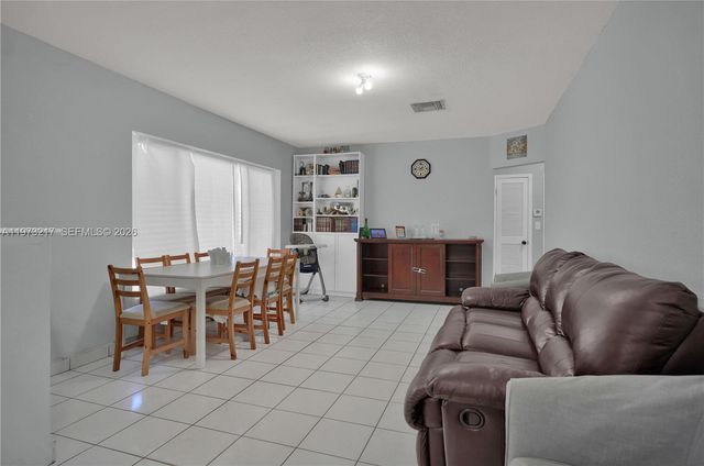 570 NE 169th St, North Miami Beach, FL 33162