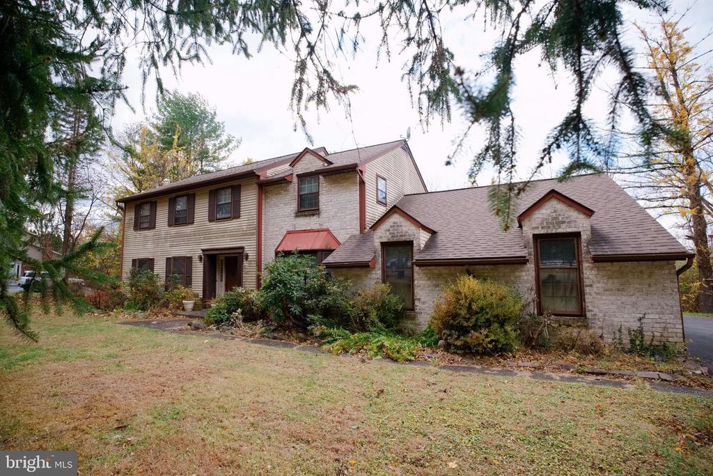 2713 CENTER ST, Bethlehem, PA 18017