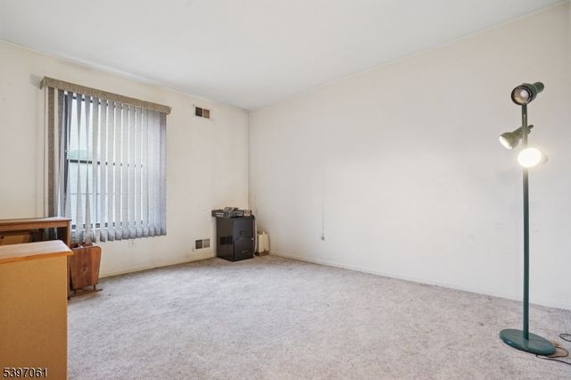 809 Woodbridge Commons Way, Woodbridge Twp., NJ 08830