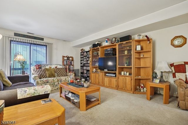 809 Woodbridge Commons Way, Woodbridge Twp., NJ 08830