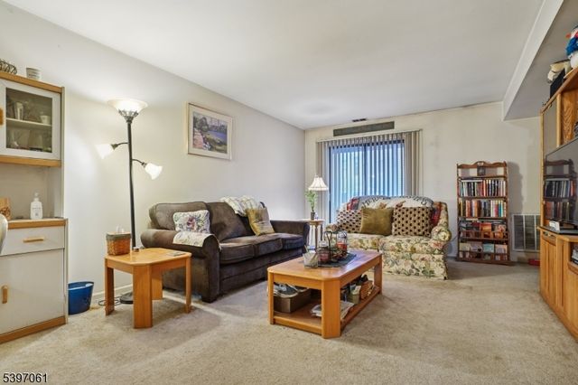 809 Woodbridge Commons Way, Woodbridge Twp., NJ 08830