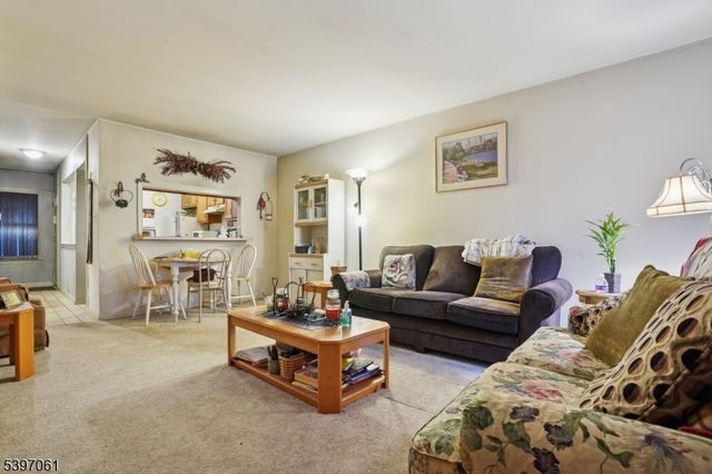 809 Woodbridge Commons Way, Woodbridge Twp., NJ 08830