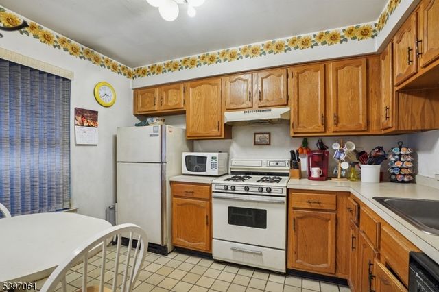 809 Woodbridge Commons Way, Woodbridge Twp., NJ 08830