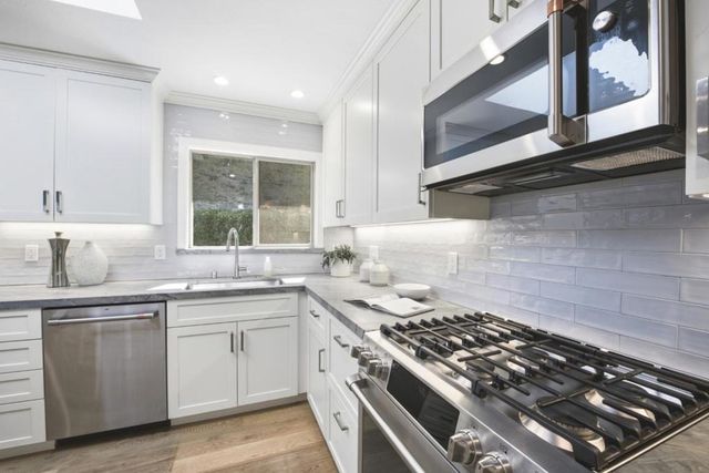 3642 Farm Hill Boulevard, Redwood City, CA 94061