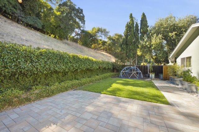 3642 Farm Hill Boulevard, Redwood City, CA 94061