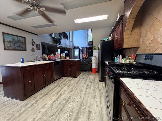13 Wildflower Road, Eufaula, OK 74432