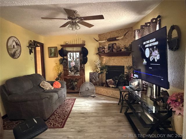 13 Wildflower Road, Eufaula, OK 74432