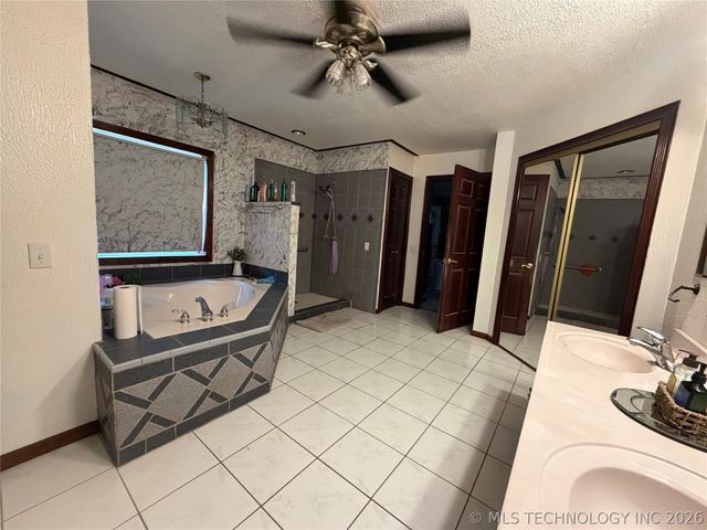 13 Wildflower Road, Eufaula, OK 74432