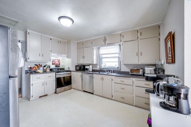 1215 NE Myrtle St, Pullman, WA 99163