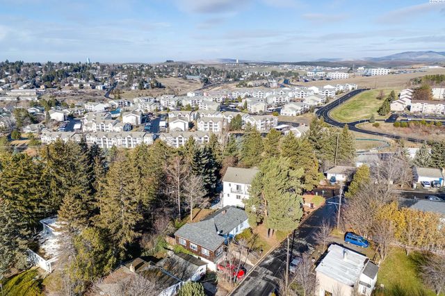 1215 NE Myrtle St, Pullman, WA 99163